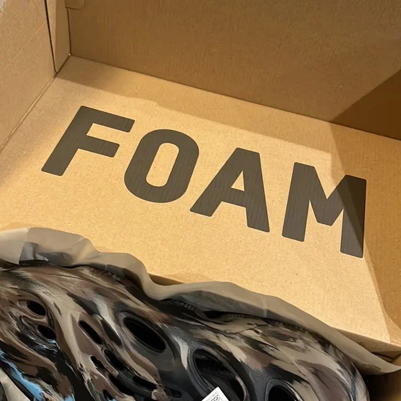 Yeezy Foam Runners - Picture 6 of 7